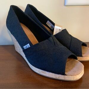 NWT Tom’s Black Scattered Woven wedged Peep Toe Heel Size 11 Shoe